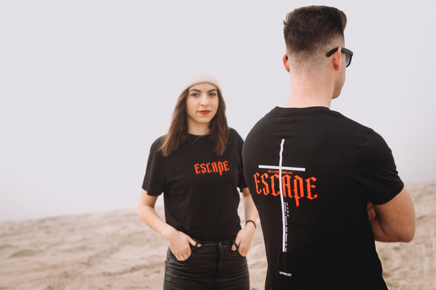 "Escape" fekete póló